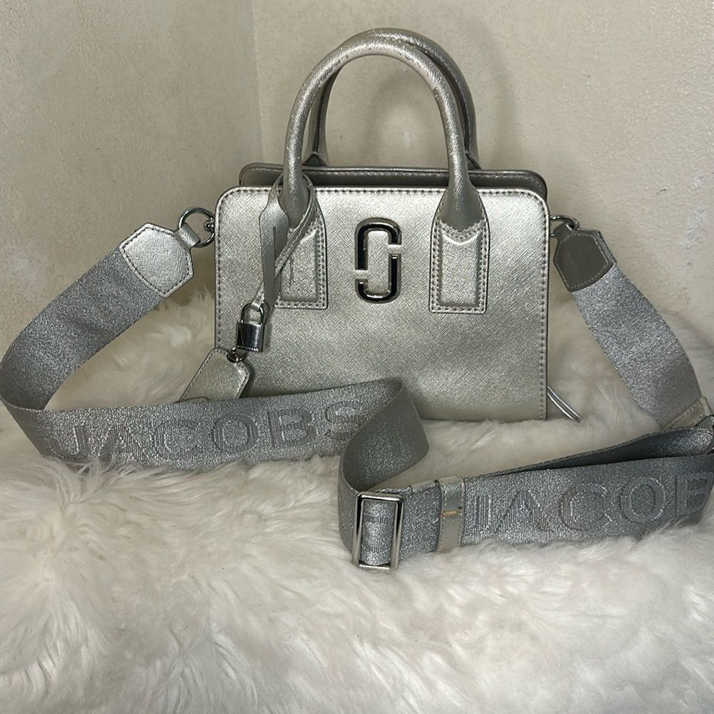 💯Authentic Marc Jacobs Crossbody Bag🍀